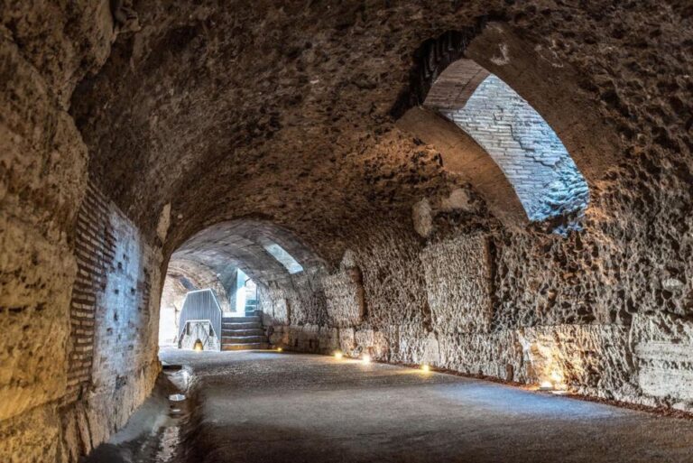 Rome: Roman Piazzas With Colosseum and Roman Forum Tour