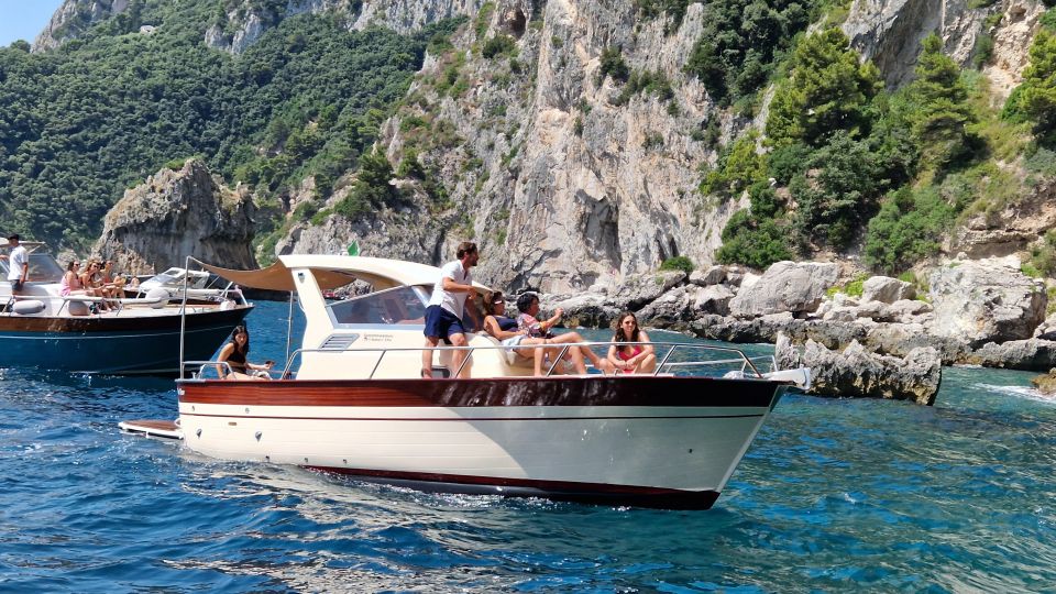 Capri : 2 Hours Private Boat From Capri - Common questions