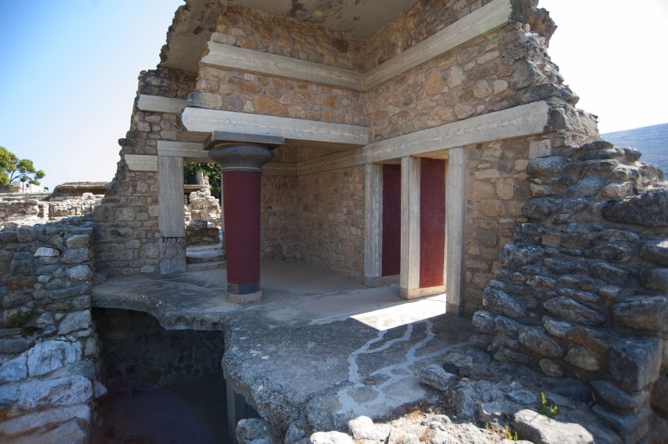 Crete: Knossos Palace and Museum Skip the Line Guided Tour - Common questions