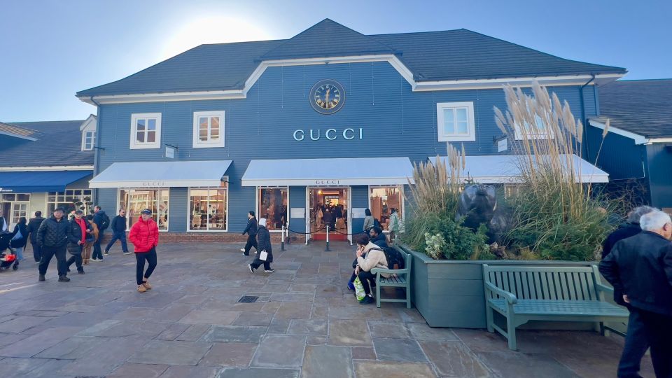 London: Bicester Village Private Vehicle Round Trip Transfer - Common questions