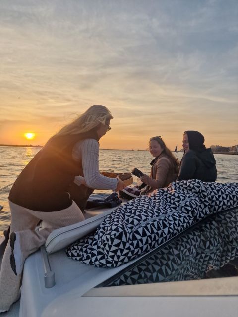 Porto: Sunset Boat Trip With Welcome Drink - Common questions