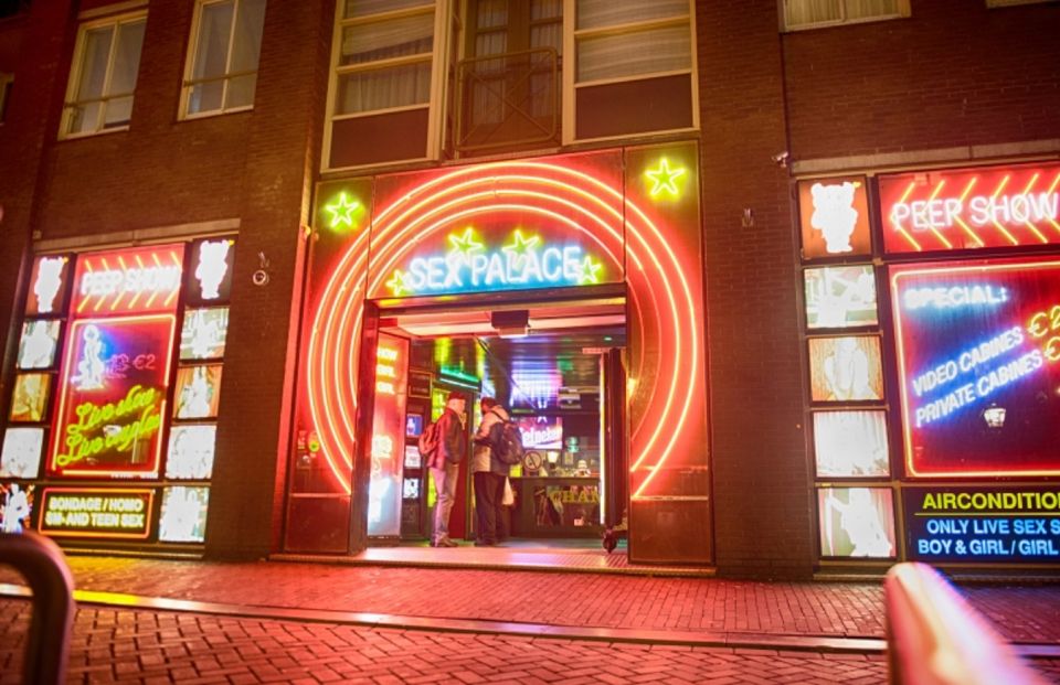 Amsterdam: Exclusive Red Light District Tour and Drink - Key Points