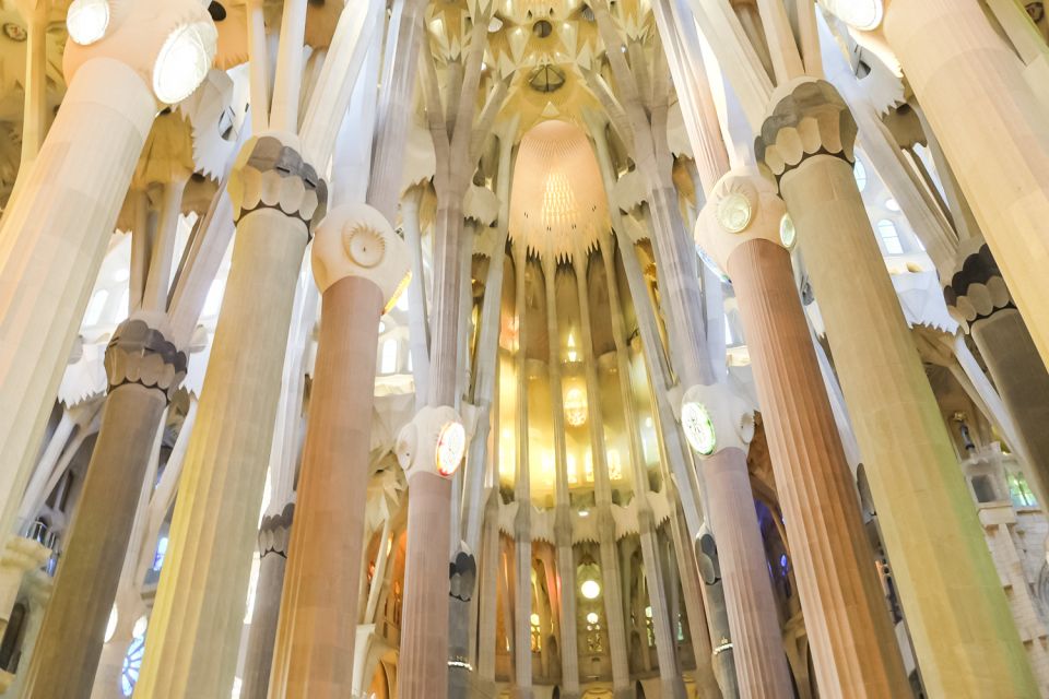 Barcelona: Sagrada Familia & Montserrat Full-Day With Pickup - Key Points