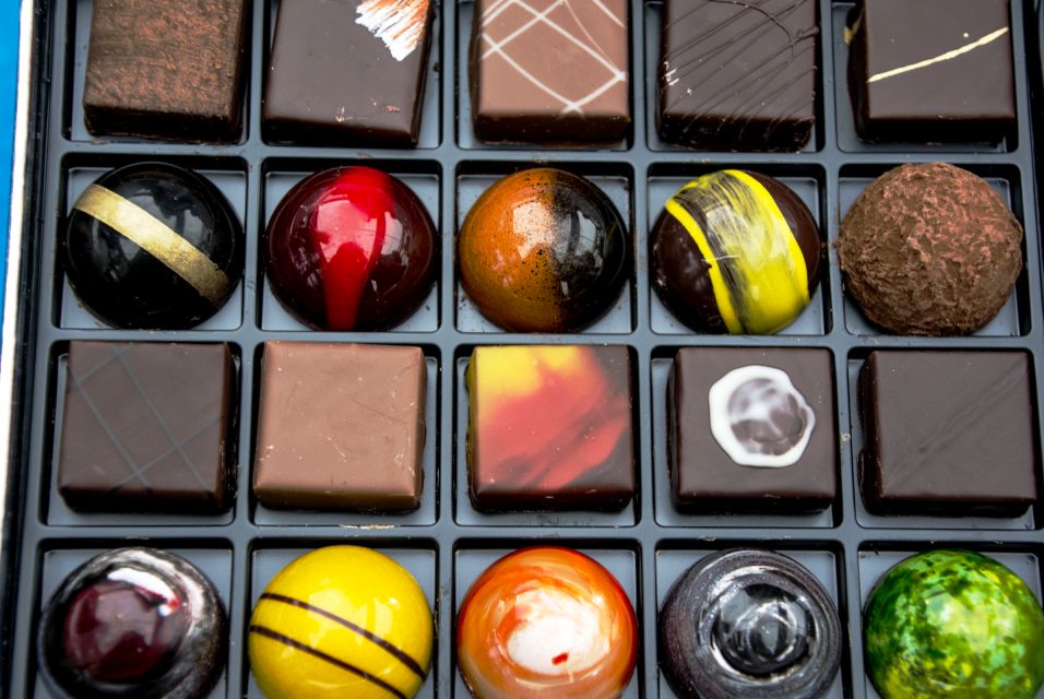 Chocolate Flavors Walking Tour of Geneva - Key Points
