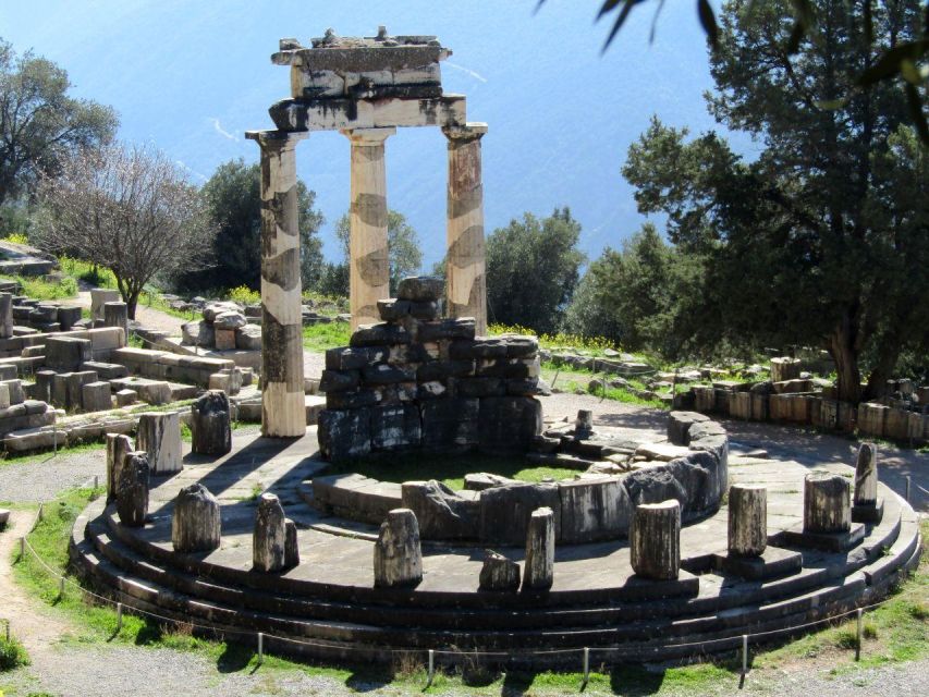 Delphi: Audio Guided Tour of the Sites in French or English - Key Points