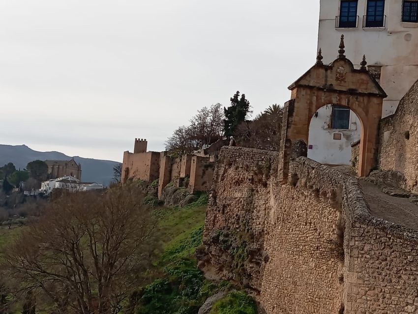 From Sevilla: Private Tour Ronda and Setenil With Bullring - Key Points