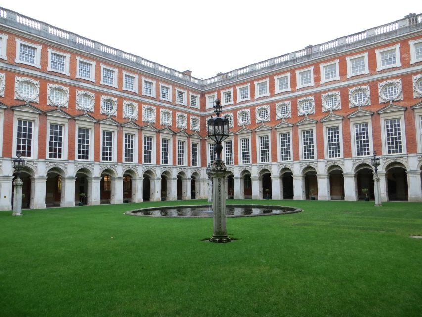 Layover Private Tour of Hampton Court Palace Fast Track Pass - Key Points