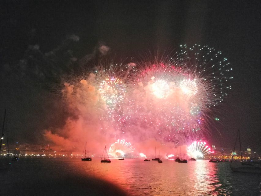 Lisbon: New Years Eve Tagus River Cruise With Open Bar - Key Points