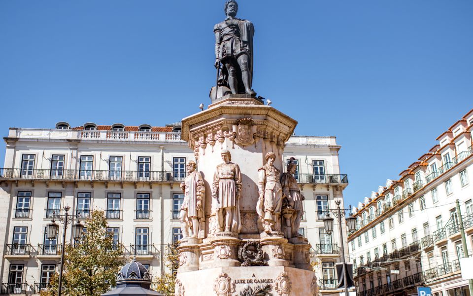 Lisbon: Private Kid-Friendly City Tour With São Jorge Castle - Key Points