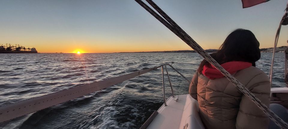 Lisbon: Sunset Sailing Tour in Tagus River | Private - Key Points