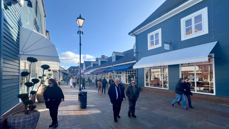 London: Bicester Village Private Vehicle Round Trip Transfer - Key Points