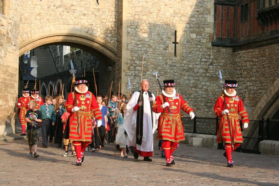 London: Tower of London and Crown Jewels Easy Access Tour - Key Points