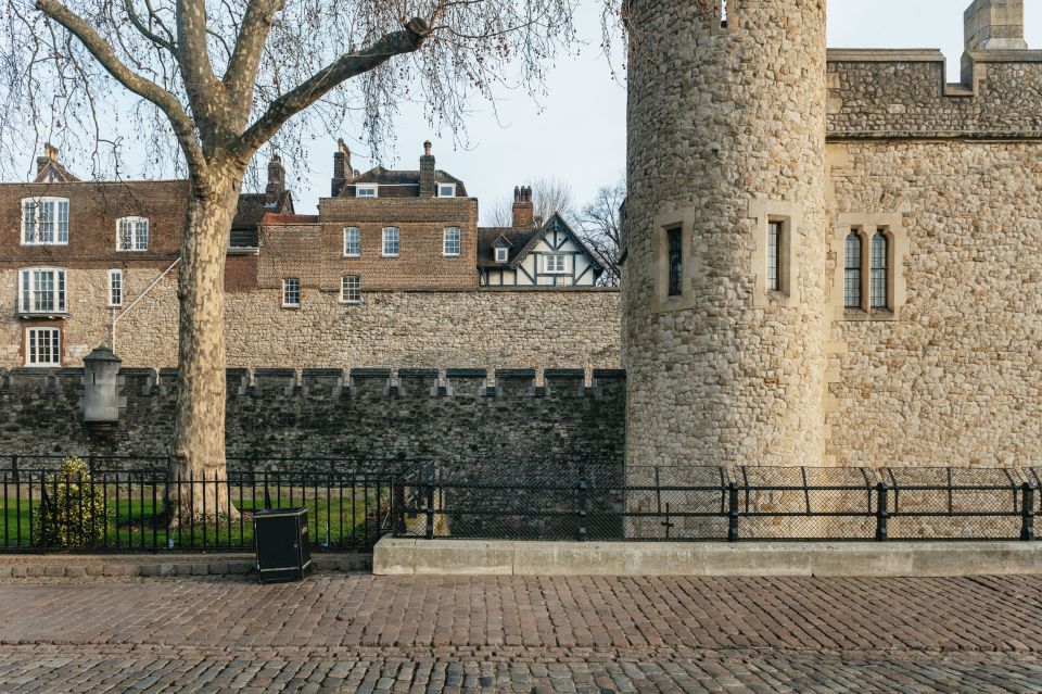 London: Tower of London Early Access Tour With Beefeater - Key Points