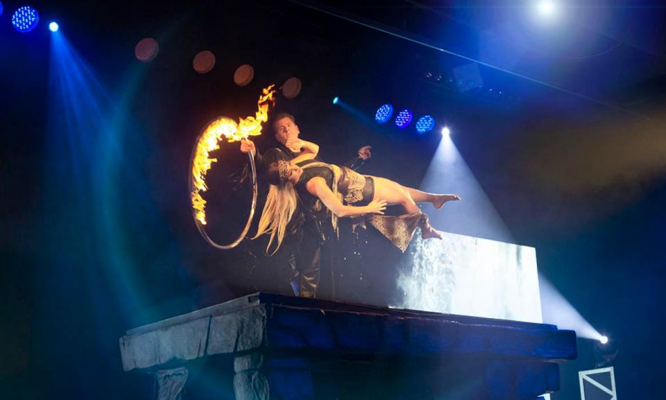 Niagara Falls: Adventure Theater & Wonder Magic Show Combo - Key Points