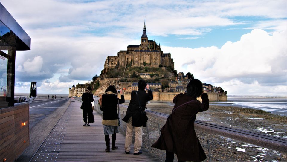 Private Mont Saint-Michel Family Walking Tour - Key Points