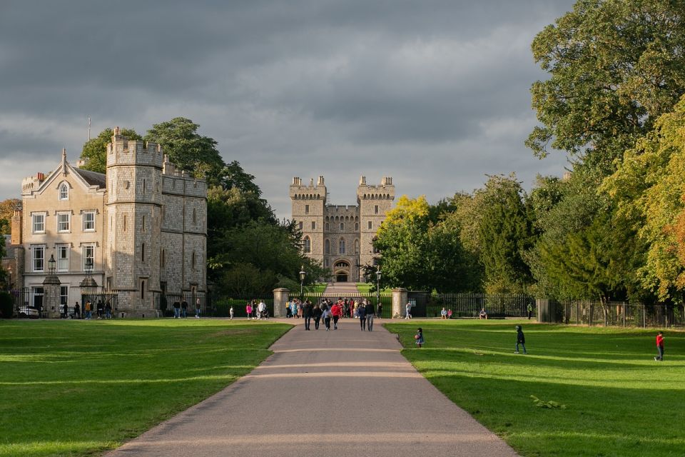 Royal Windsor Castle Tour Private Including Tickets - Key Points
