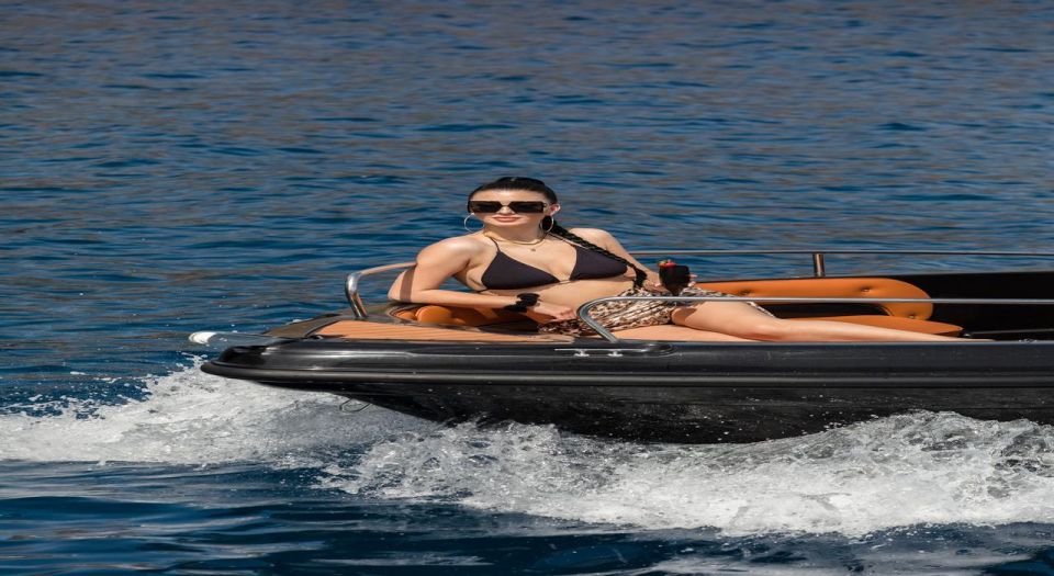 Santorini: License Free Luxury Boat - Key Points