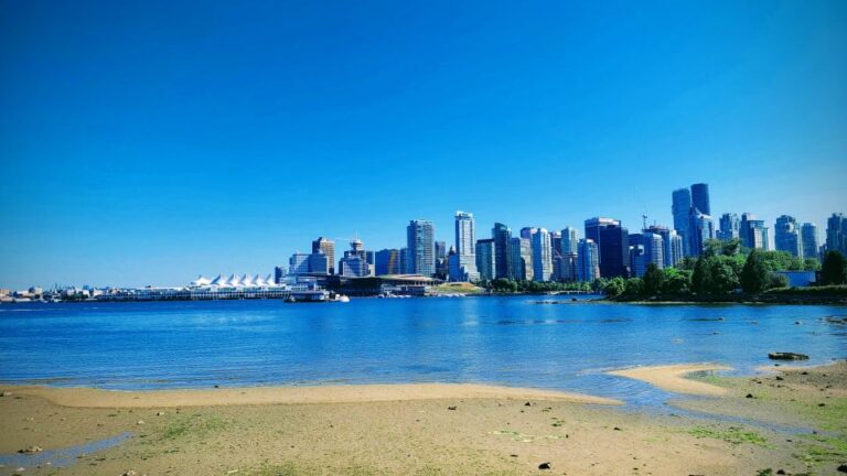 Vancouver Marvels: Private Day Tour Exploring 25 Attractions