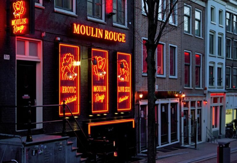 Amsterdam Red Light District: Walking Tour With Audio Guide