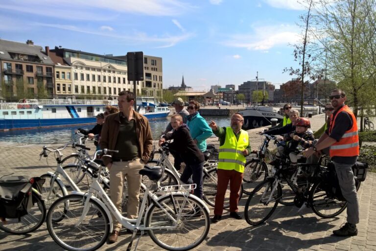 Antwerp: City Highlights Group Bike Tour With a Guide