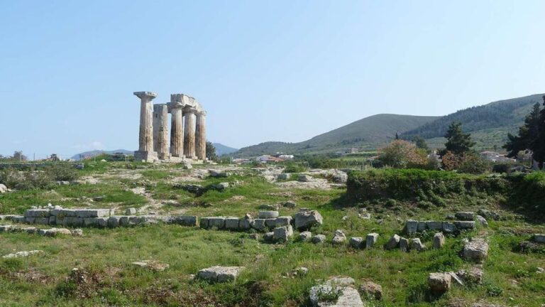 Athens: Private Day Tour to Corinth