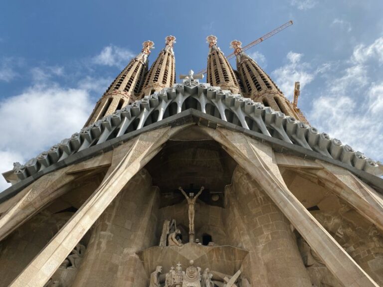 Barcelona: Gothic Quarter and Sagrada Familia Private Tour