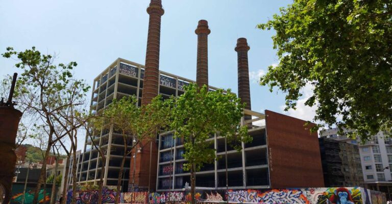 Barcelonas Dark History Walking Tour in El Raval