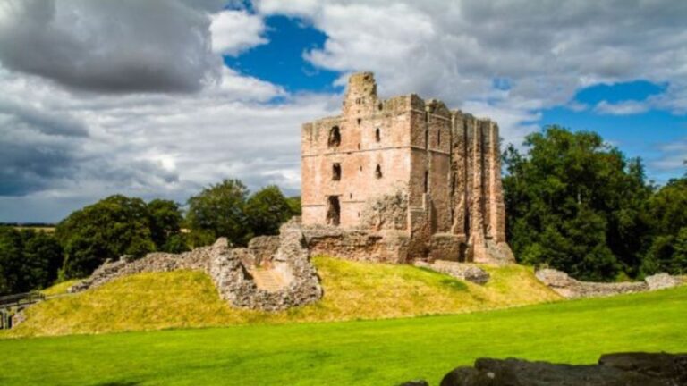 Berwick: Anglo-Scottish Border and Norham Castle Guided Tour