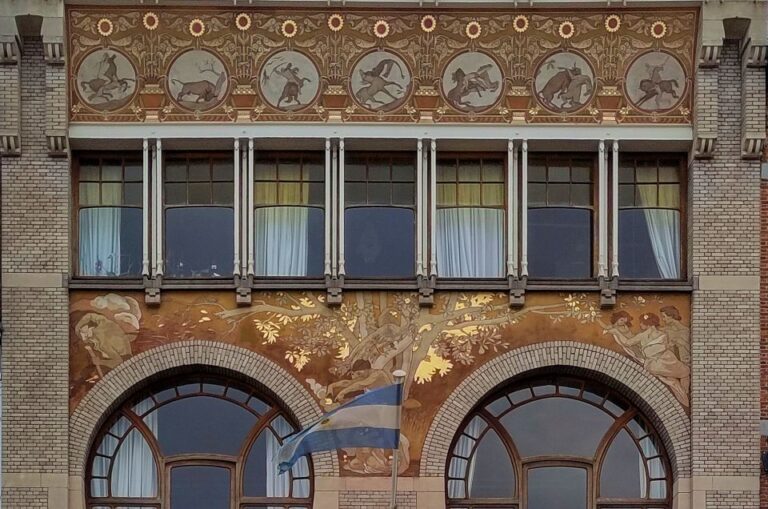 Brussels: Fall and Rise of Art-Nouveau Guided Tour