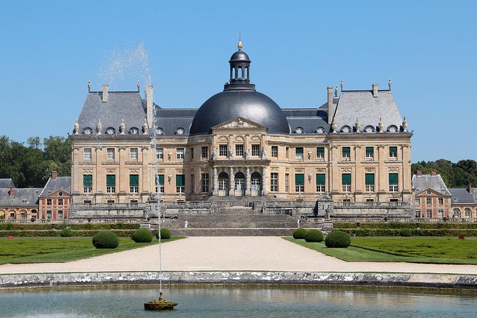 Chateau of Fontainebleau and Vaux Le Vicomte 9-Hour Private Tour - Itinerary Overview