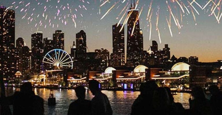 Chicago: Fireworks Buffet Dinner Cruise on Lake Michigan