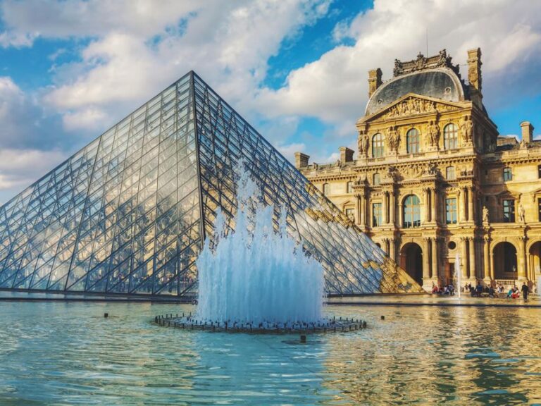 Discover the Louvre: Paris Art Tour + Mona Lisa Pass