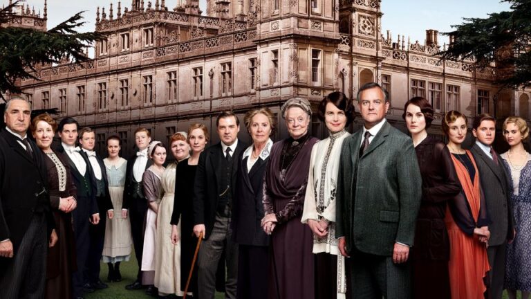 Downton Abbey and Village Small Group Tour From London