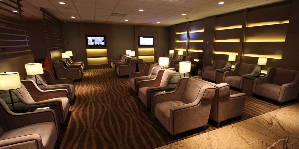 Edmonton International Airport (YEG): Premium Lounge Entry - Lounge Features & Benefits