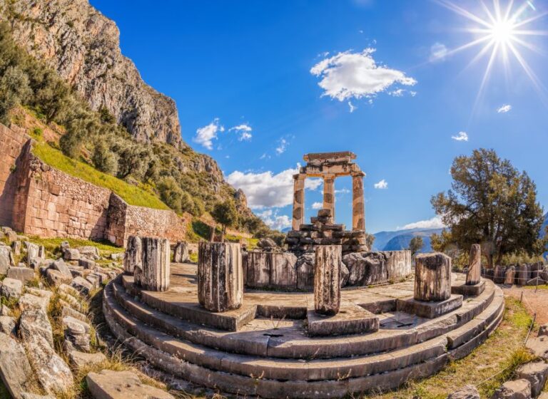 From Athens: Delphi Full Day V.R. Audio Guided Tour