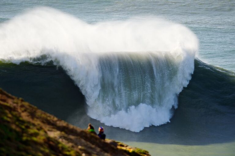 From Lisbon: Private Transfer to Porto, With Stop at Nazaré