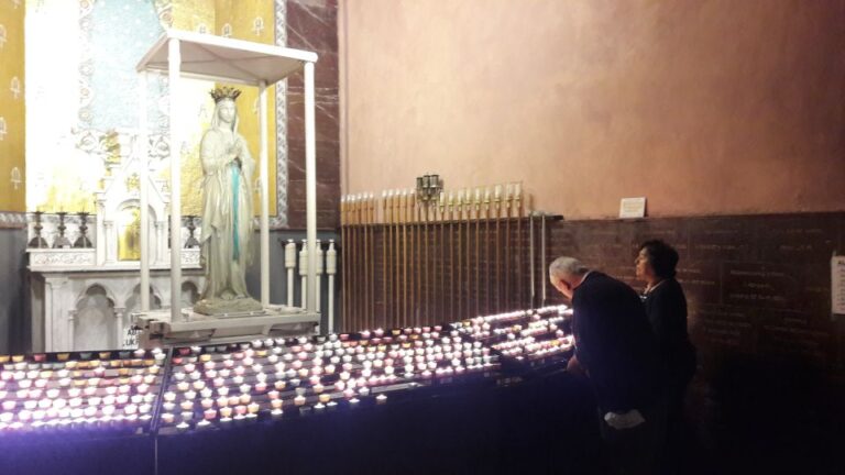 From San Sebastian: Lourdes Private Full-Day Tour