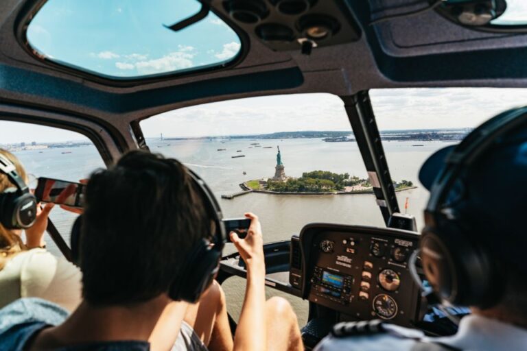 From Westchester: Private NYC Helicopter Tour for 2-6 People