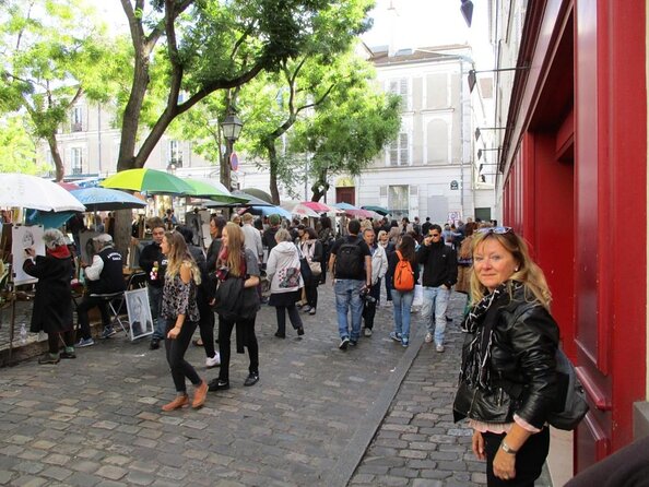 Guided Tour of Montmartre With a Local Guide in a Small Group