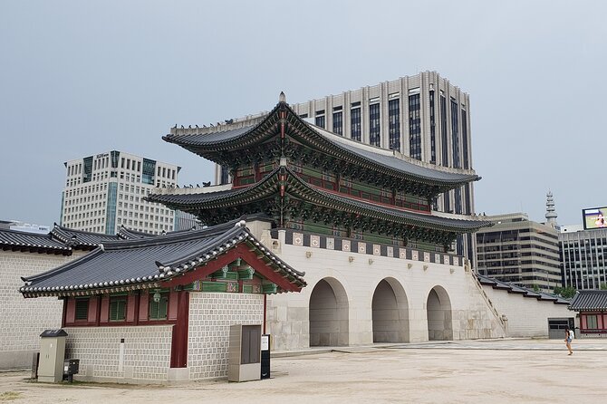 Gyeongbokgung Palace and Seoul Highlights (Small Group)