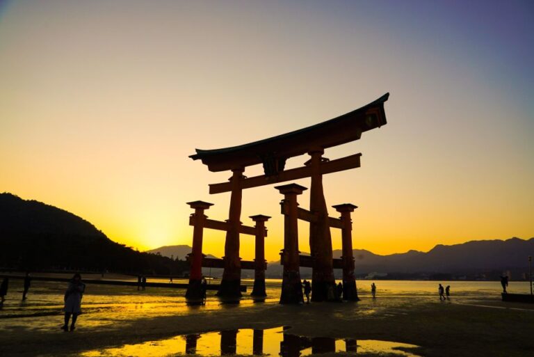 Hiroshima: Miyajima Half-day Historical Walking Tour