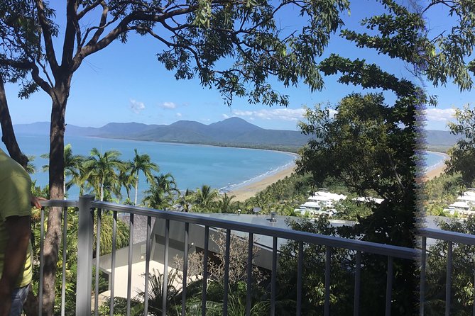 IMAX Private Transfer 7 Guests Cairns Airport to Hotels in Port Douglas