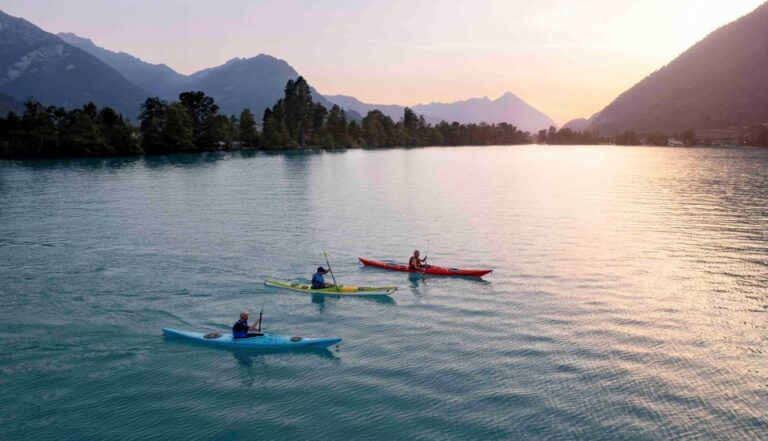 Interlaken: Kayak Tour of the Turquoise Lake Brienz