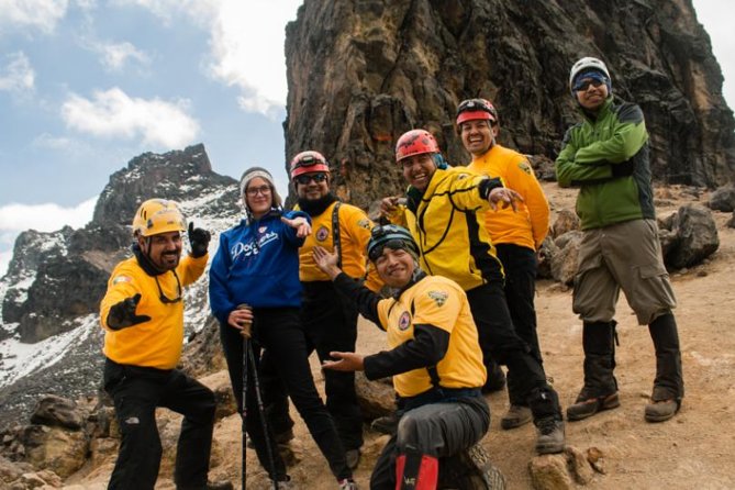 Iztaccihuatl Volcano Hike With an Alpinist