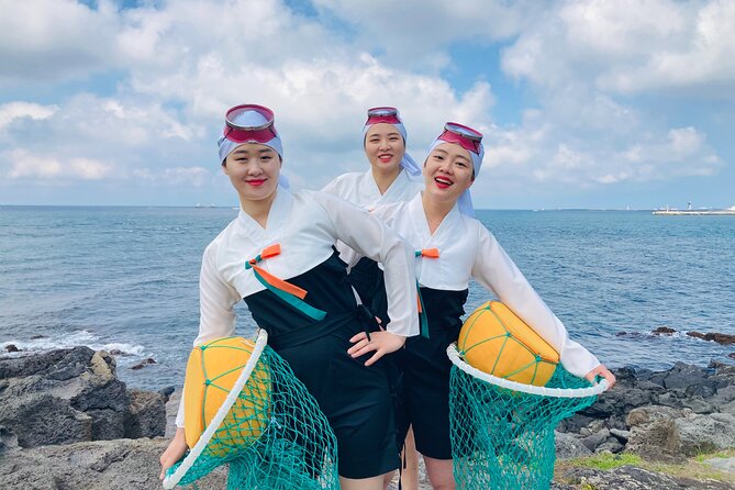 [Jeju] Private Photoshoot With Traditional Pearl Diver Haenyeo Costume