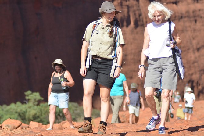 Kata Tjuta Small-Group Tour Including Sunrise and Breakfast