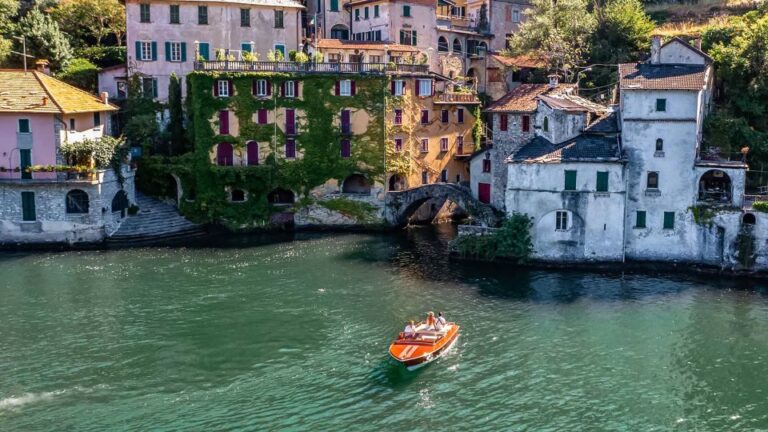 Lake Como: Classic Speedboat Private Tour