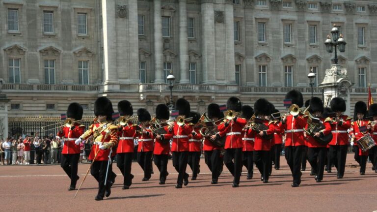 London: 4-Hour Panoramic Tour by Black Taxi