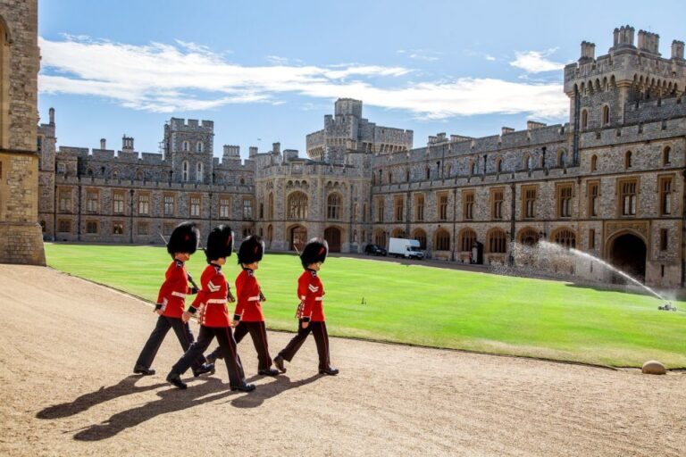 London: Stonehenge, Windsor Castle, Bath, Lacock & Pub Lunch