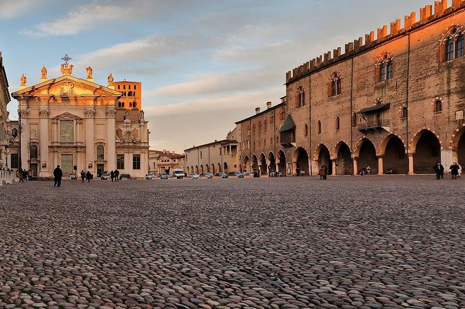 Mantua Historic Center – Walking Tour With Private Guide